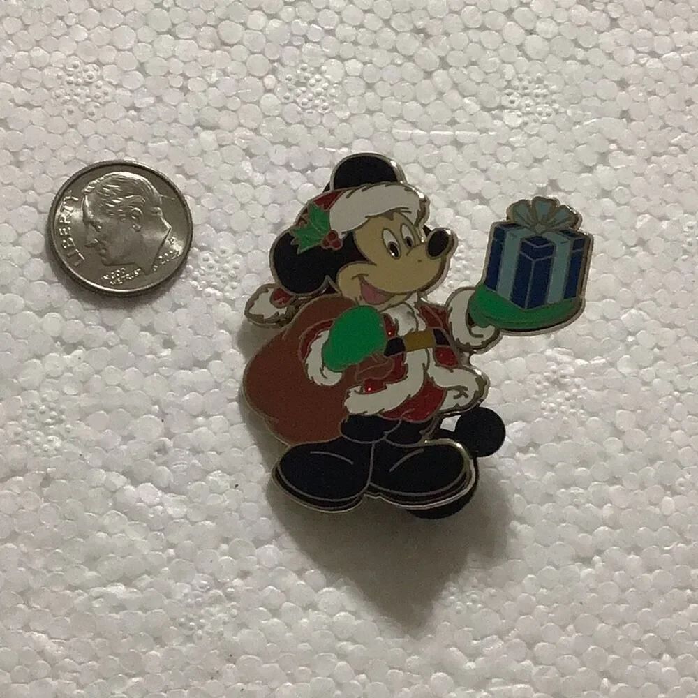 Mickey Mouse 2009 countdown to Christmas pin